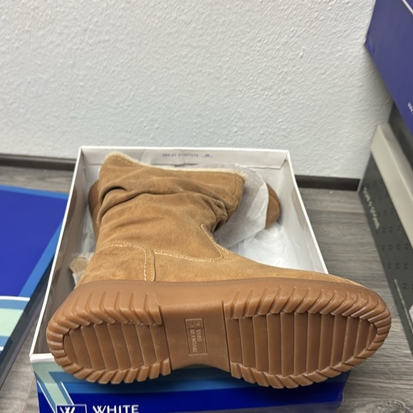 WHITE MOUNTAIN Classic Tan Suede Boots with Side Zipper - Picture 3 of 5